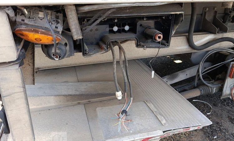 RENAULT D19 WIDE AVEC GROUPE FRIGO CARRIER EN DESIGNATION – DIESEL  – 288846 KMS BLANC DS-906-BM