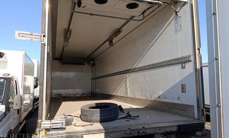 RENAULT D19 WIDE AVEC GROUPE FRIGO CARRIER EN DESIGNATION – DIESEL  – 288846 KMS BLANC DS-906-BM