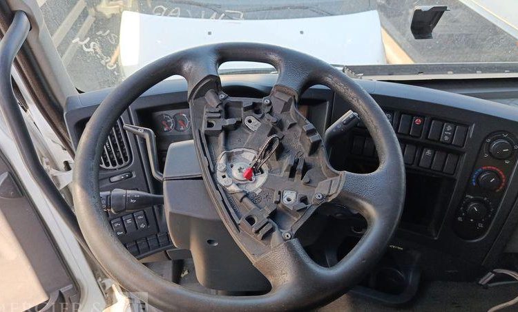 RENAULT D19 WIDE AVEC GROUPE FRIGO CARRIER EN DESIGNATION – DIESEL  – 288846 KMS BLANC DS-906-BM