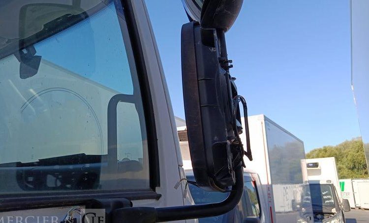 RENAULT D19 WIDE AVEC GROUPE FRIGO CARRIER EN DESIGNATION – DIESEL  – 288846 KMS BLANC DS-906-BM