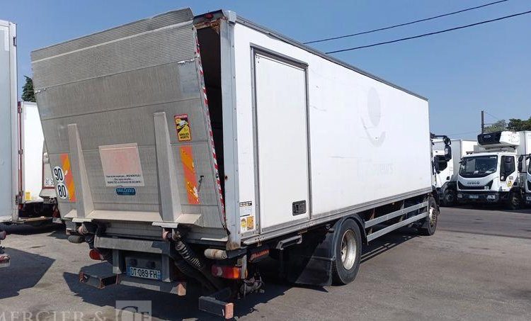 IVECO EUROCARGO E6190 EL AVEC HAYON DHOLLANDIA – DIESEL – 356643 KMS – ANNEE 2015 BLANC DT-089-FH