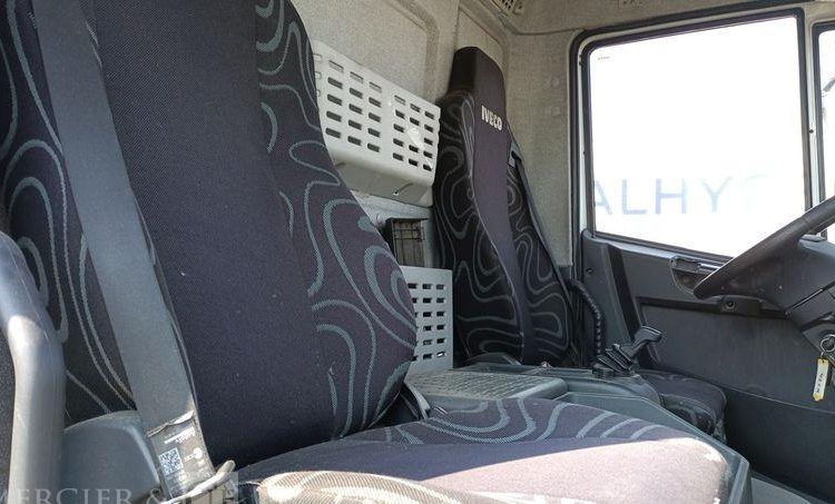 IVECO EUROCARGO E6190 EL AVEC HAYON DHOLLANDIA – DIESEL – 356643 KMS – ANNEE 2015 BLANC DT-089-FH