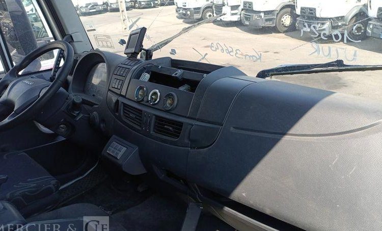 IVECO EUROCARGO E6190 EL AVEC HAYON DHOLLANDIA – DIESEL – 356643 KMS – ANNEE 2015 BLANC DT-089-FH