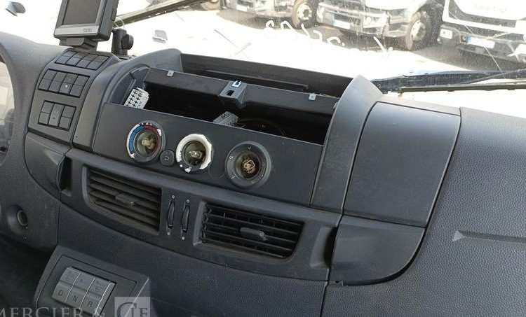 IVECO EUROCARGO E6190 EL AVEC HAYON DHOLLANDIA – DIESEL – 356643 KMS – ANNEE 2015 BLANC DT-089-FH