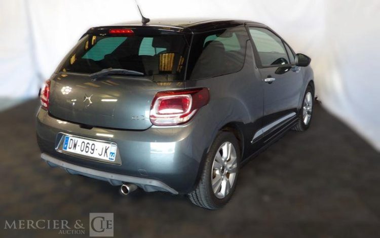 DS DS3 1.2 PURETECH 110 SOCHIC GRIS DW-069-JK