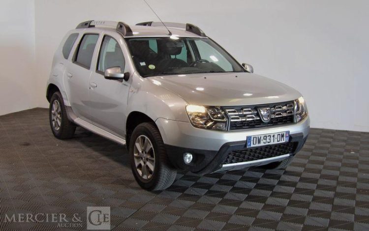 DACIA DUSTER 1,5 DCI 110 LAUREATE 4X4 GRIS DW-931-DM