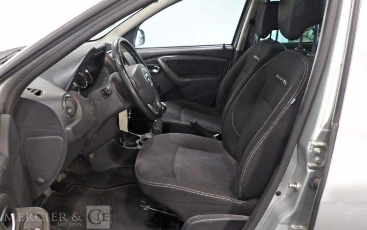 DACIA DUSTER 1,5 DCI 110 LAUREATE 4X4 GRIS DW-931-DM