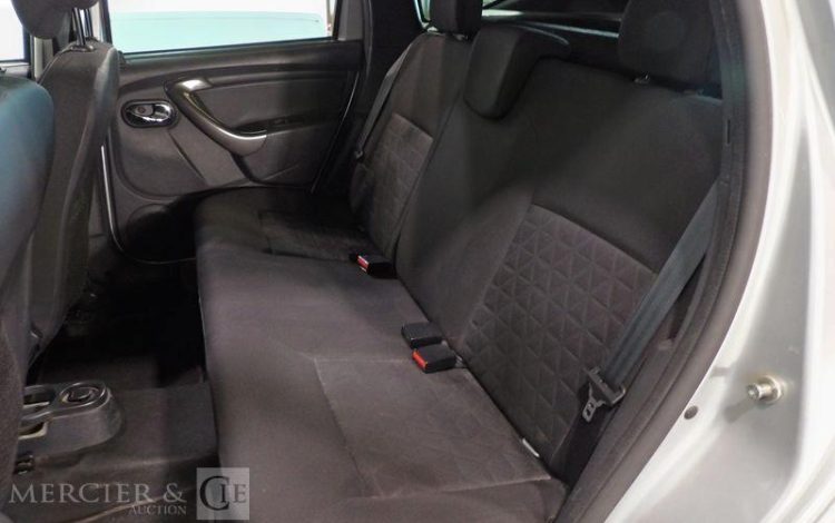 DACIA DUSTER 1,5 DCI 110 LAUREATE 4X4 GRIS DW-931-DM