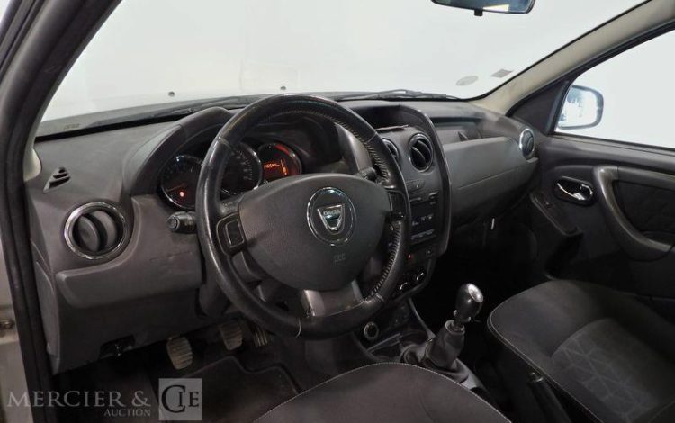 DACIA DUSTER 1,5 DCI 110 LAUREATE 4X4 GRIS DW-931-DM