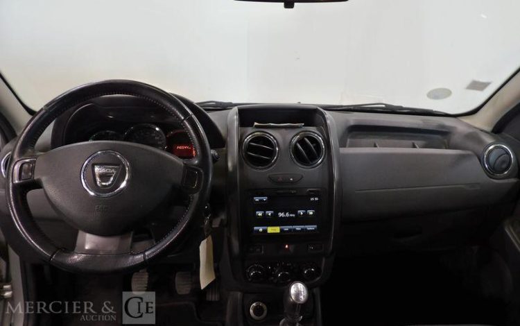 DACIA DUSTER 1,5 DCI 110 LAUREATE 4X4 GRIS DW-931-DM