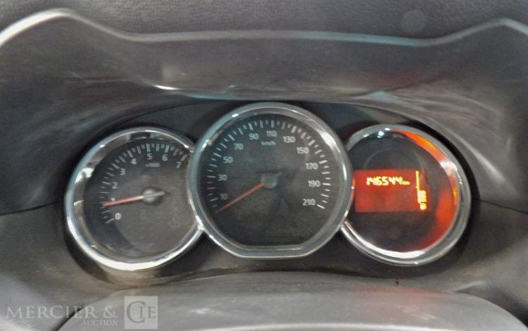 DACIA DUSTER 1,5 DCI 110 LAUREATE 4X4 GRIS DW-931-DM