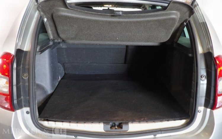 DACIA DUSTER 1,5 DCI 110 LAUREATE 4X4 GRIS DW-931-DM