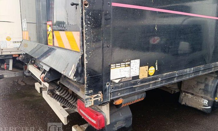 DAF LF EURO 6 AVEC HAYON EN DESIGNATION – DIESEL – NOIR DX-005-VK
