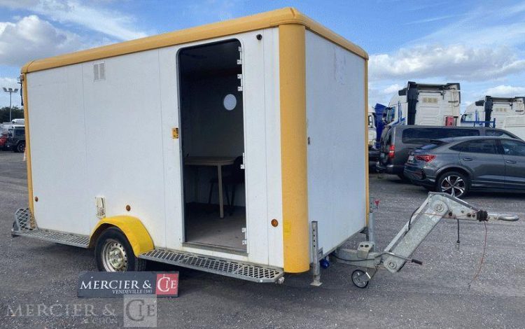 CNSE ABRIS DE CHANTIER TRACTABLE – 9M2 ISOLE VESTIAIRE / REFECTOITE AVEC WC CHIMIQUE  DY-036-DT