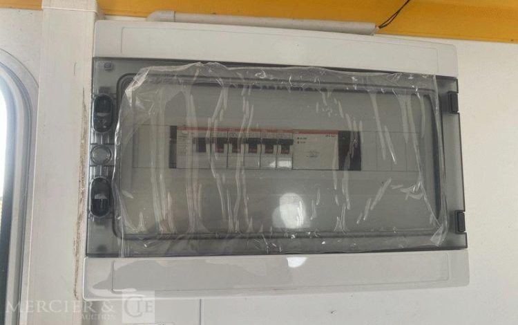 CNSE ABRIS DE CHANTIER TRACTABLE – 9M2 ISOLE VESTIAIRE / REFECTOITE AVEC WC CHIMIQUE  DY-036-DT