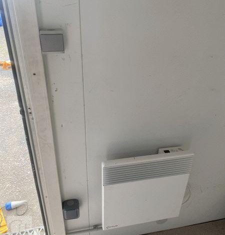 CNSE ABRIS DE CHANTIER TRACTABLE – 9M2 ISOLE VESTIAIRE / REFECTOITE AVEC WC CHIMIQUE  DY-036-DT