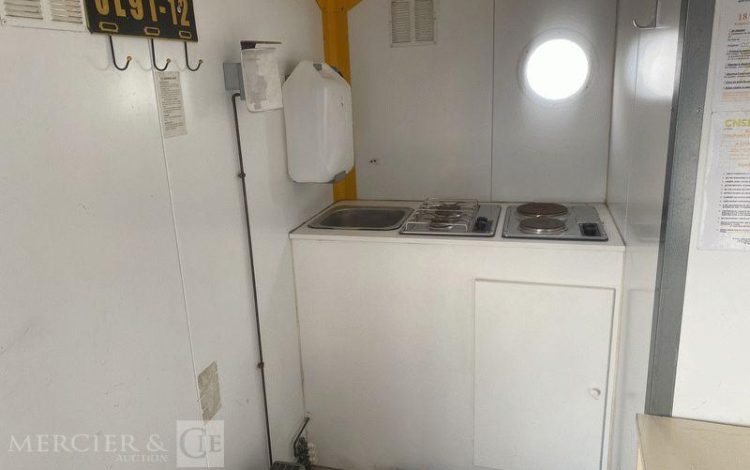 CNSE ABRIS DE CHANTIER TRACTABLE – 9M2 ISOLE VESTIAIRE / REFECTOITE AVEC WC CHIMIQUE  DY-036-DT