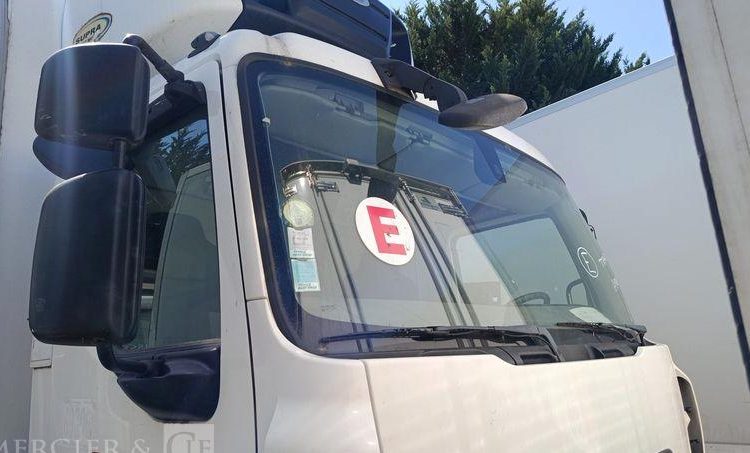 RENAULT D19 WIDE AVEC GROUPE FROID – EN DESIGNATION – DIESEL – 331340 KMS BLANC DZ-104-ZG