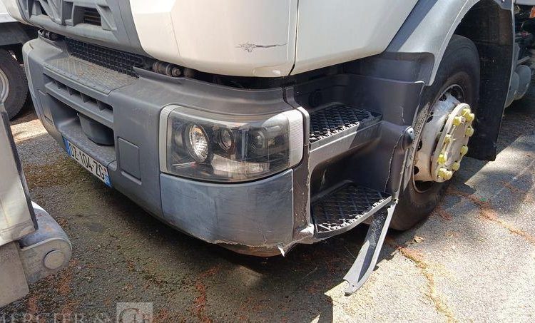 RENAULT D19 WIDE AVEC GROUPE FROID – EN DESIGNATION – DIESEL – 331340 KMS BLANC DZ-104-ZG