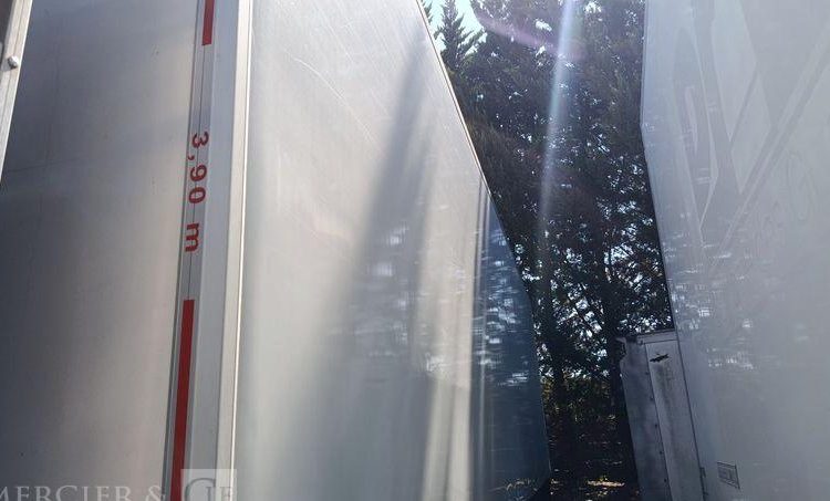 RENAULT D19 WIDE AVEC GROUPE FROID – EN DESIGNATION – DIESEL – 331340 KMS BLANC DZ-104-ZG