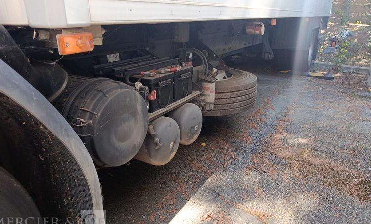 RENAULT D19 WIDE AVEC GROUPE FROID – EN DESIGNATION – DIESEL – 331340 KMS BLANC DZ-104-ZG
