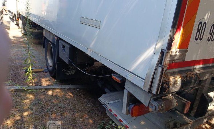 RENAULT D19 WIDE AVEC GROUPE FROID – EN DESIGNATION – DIESEL – 331340 KMS BLANC DZ-104-ZG