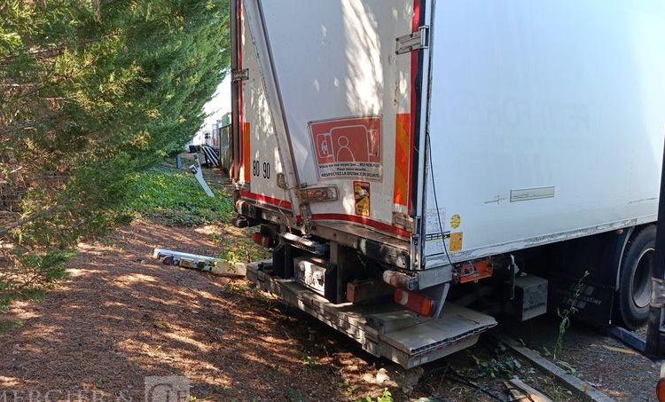RENAULT D19 WIDE AVEC GROUPE FROID – EN DESIGNATION – DIESEL – 331340 KMS BLANC DZ-104-ZG