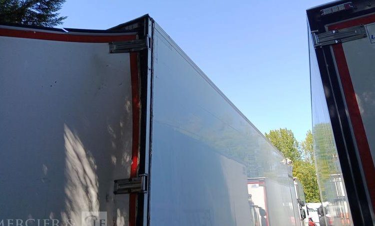 RENAULT D19 WIDE AVEC GROUPE FROID – EN DESIGNATION – DIESEL – 331340 KMS BLANC DZ-104-ZG
