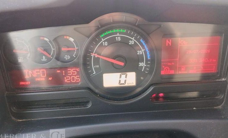 RENAULT D19 WIDE AVEC GROUPE FROID – EN DESIGNATION – DIESEL – 331340 KMS BLANC DZ-104-ZG