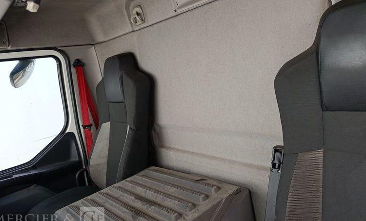 RENAULT D19 WIDE AVEC GROUPE FROID – EN DESIGNATION – DIESEL – 331340 KMS BLANC DZ-104-ZG