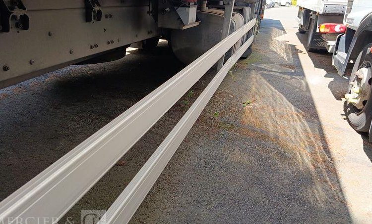 RENAULT D19 WIDE AVEC GROUPE FROID – EN DESIGNATION – DIESEL – 331340 KMS BLANC DZ-104-ZG