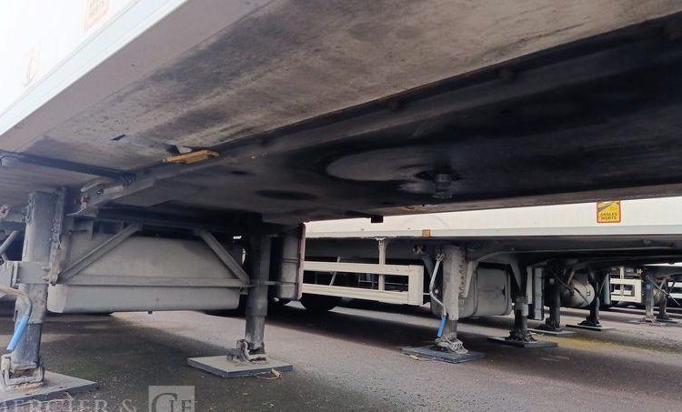 LAMBERET SEMI REMORQUE FIRGORIFIQUE EN DESIGNATION – PTAC : 38 TONNES – DIESEL  EA-441-NJ
