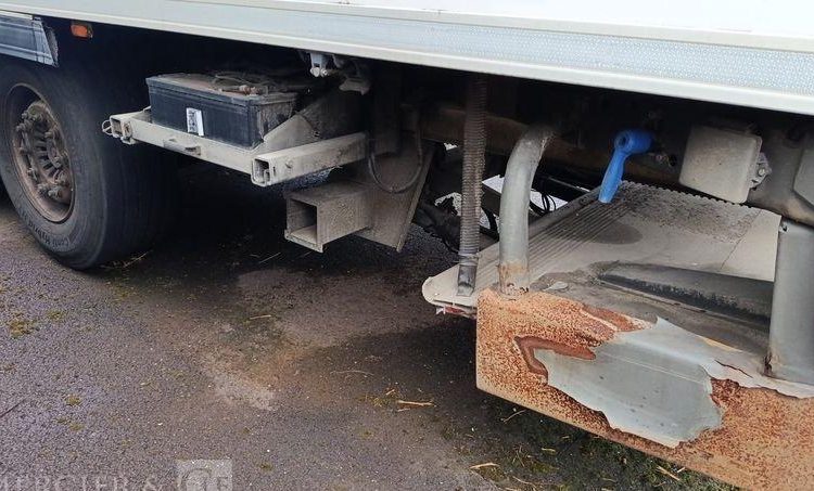 LAMBERET SEMI REMORQUE FIRGORIFIQUE EN DESIGNATION – PTAC : 38 TONNES – DIESEL  EA-441-NJ