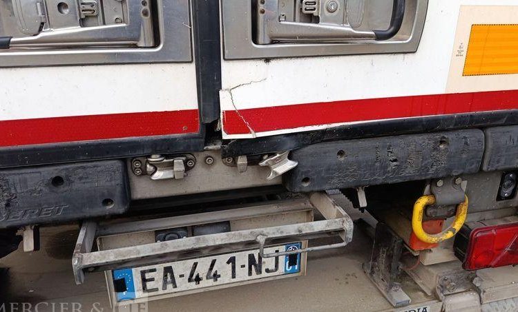 LAMBERET SEMI REMORQUE FIRGORIFIQUE EN DESIGNATION – PTAC : 38 TONNES – DIESEL  EA-441-NJ