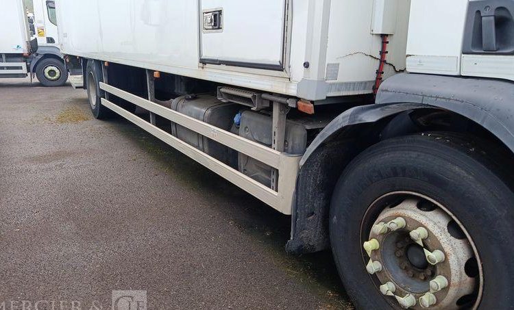 RENAULT D19 WIDE AVEC GROUPE FROID EN DESIGNATION PTAC : 19 TONNES – DIESEL  EA-563-JA