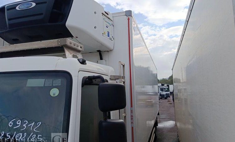 RENAULT D19 WIDE AVEC GROUPE FROID EN DESIGNATION PTAC : 19 TONNES – DIESEL  EA-563-JA