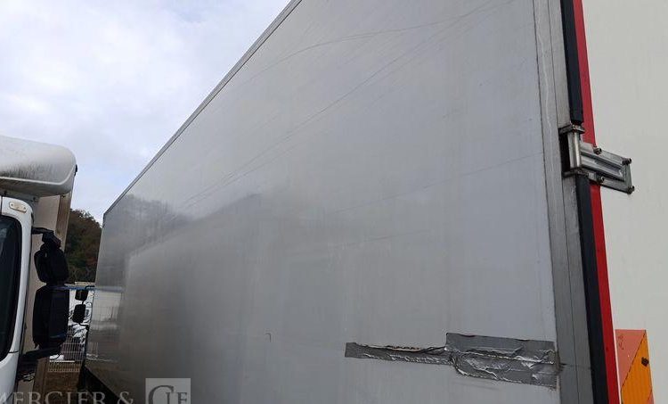 RENAULT D19 WIDE AVEC GROUPE FROID EN DESIGNATION PTAC : 19 TONNES – DIESEL  EA-563-JA