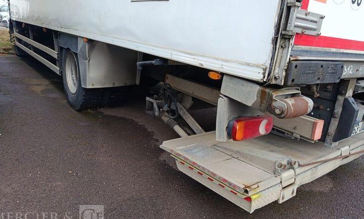 RENAULT D19 WIDE AVEC GROUPE FROID EN DESIGNATION PTAC : 19 TONNES – DIESEL  EA-563-JA