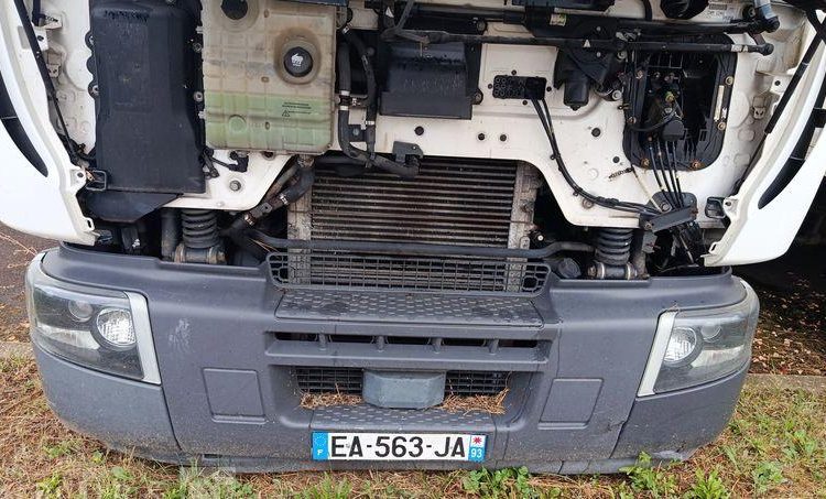 RENAULT D19 WIDE AVEC GROUPE FROID EN DESIGNATION PTAC : 19 TONNES – DIESEL  EA-563-JA