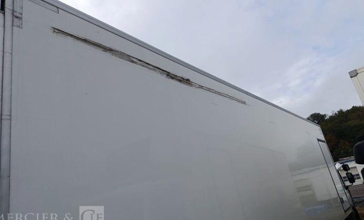 RENAULT D19 WIDE AVEC GROUPE FROID EN DESIGNATION PTAC : 19 TONNES – DIESEL  EA-563-JA