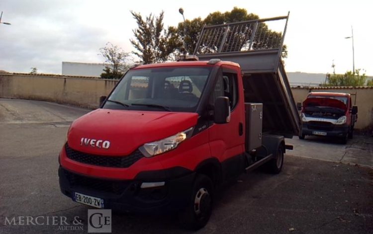 IVECO 35-130 BENNE SIMPLE CABINE COFFRE ROUGE EB-200-ZW