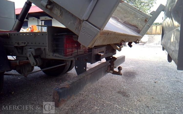 IVECO 35-130 BENNE SIMPLE CABINE COFFRE ROUGE EB-200-ZW