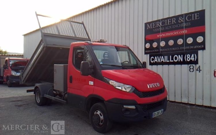 IVECO 35-130 BENNE SIMPLE CABINE COFFRE ROUGE EB-200-ZW