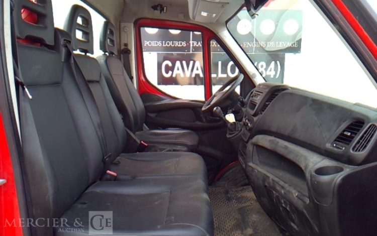 IVECO 35-130 BENNE SIMPLE CABINE COFFRE ROUGE EB-200-ZW