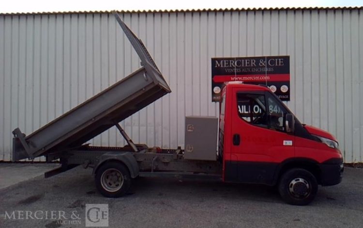 IVECO 35-130 BENNE SIMPLE CABINE COFFRE ROUGE EB-200-ZW
