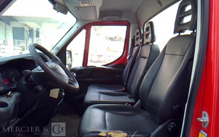 IVECO 35-130 BENNE SIMPLE CABINE COFFRE ROUGE EB-200-ZW