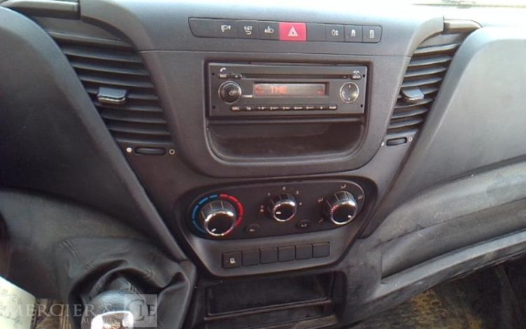 IVECO 35-130 BENNE SIMPLE CABINE COFFRE ROUGE EB-200-ZW