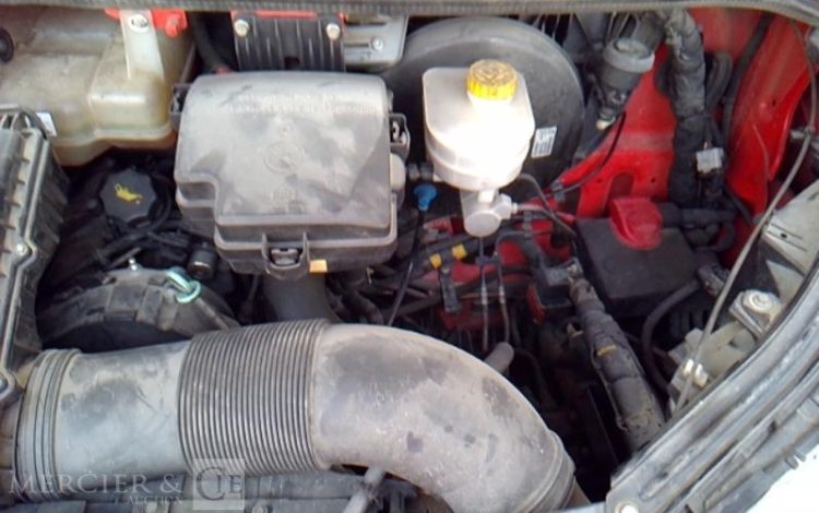 IVECO 35-130 BENNE SIMPLE CABINE COFFRE ROUGE EB-200-ZW