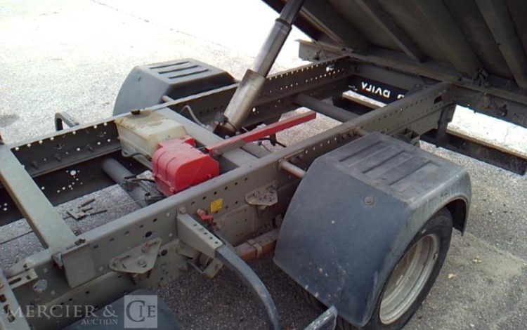IVECO 35-130 BENNE SIMPLE CABINE COFFRE ROUGE EB-200-ZW