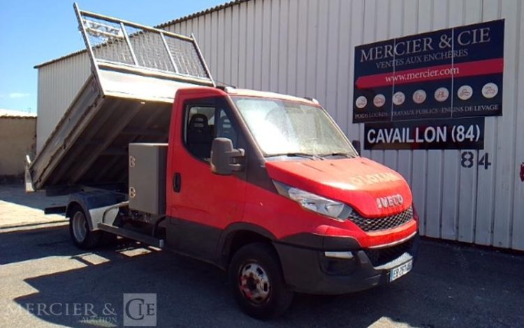IVECO 35-130 BENNE SIMPLE CABINE COFFRE ROUGE EB-267-XE